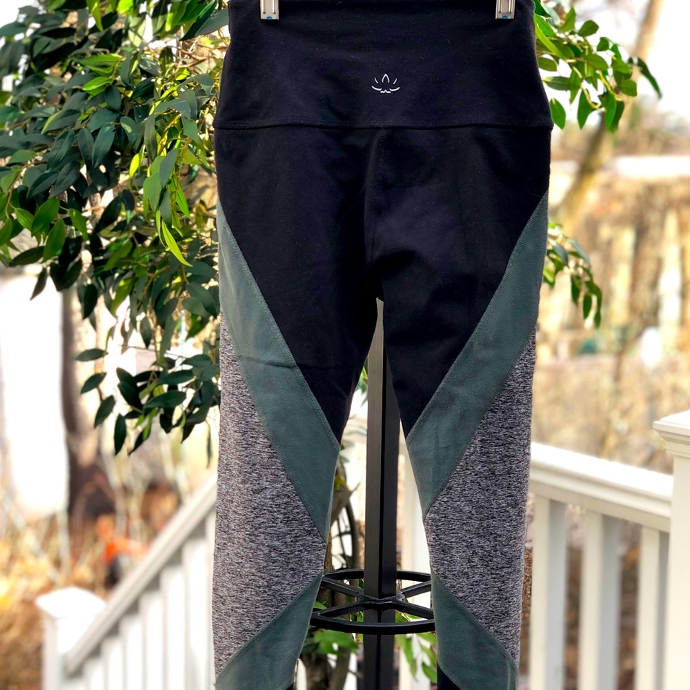 Beyond Yoga True Color Block Leggings - Picture 12 of 12